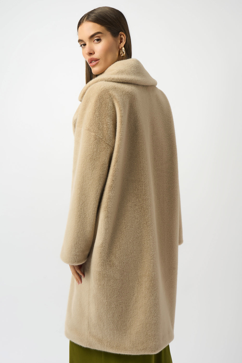 Classic Collar Faux Fur Coat 607