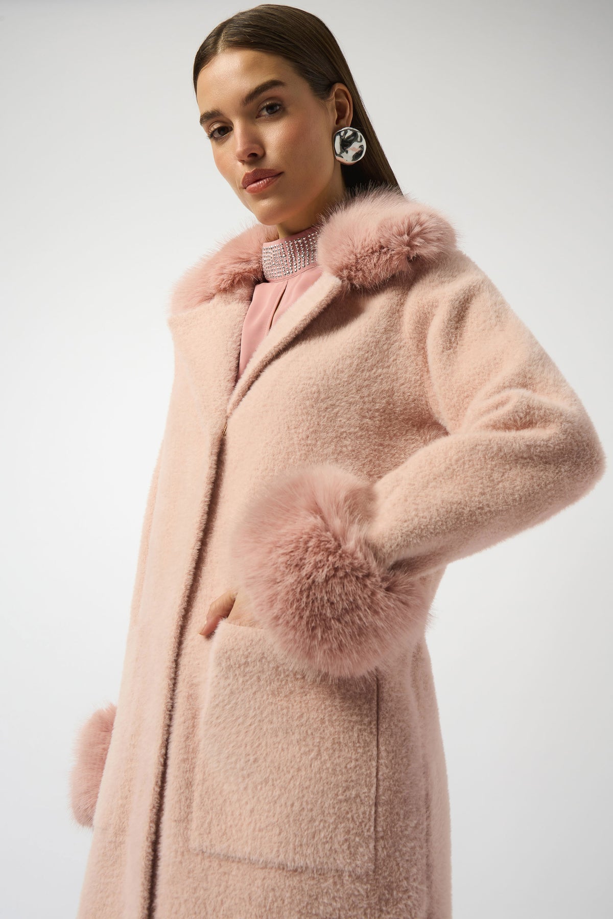 Chic Sweater Coat with Faux Fur 605