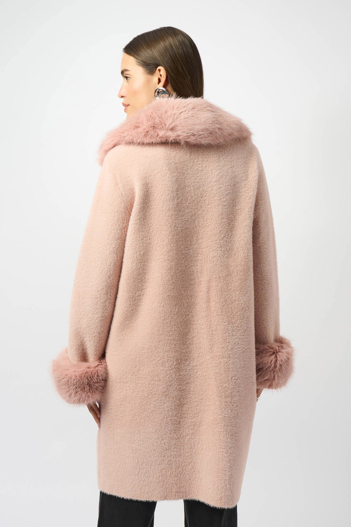 Chic Sweater Coat with Faux Fur 605