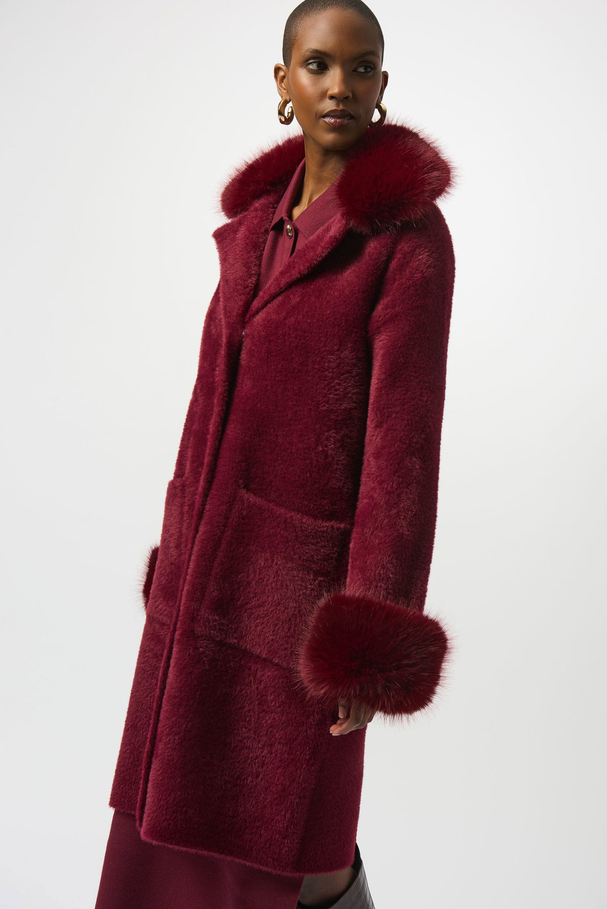 Chic Sweater Coat with Faux Fur 605