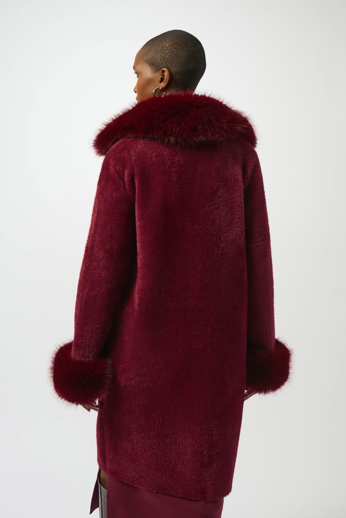 Chic Sweater Coat with Faux Fur 605