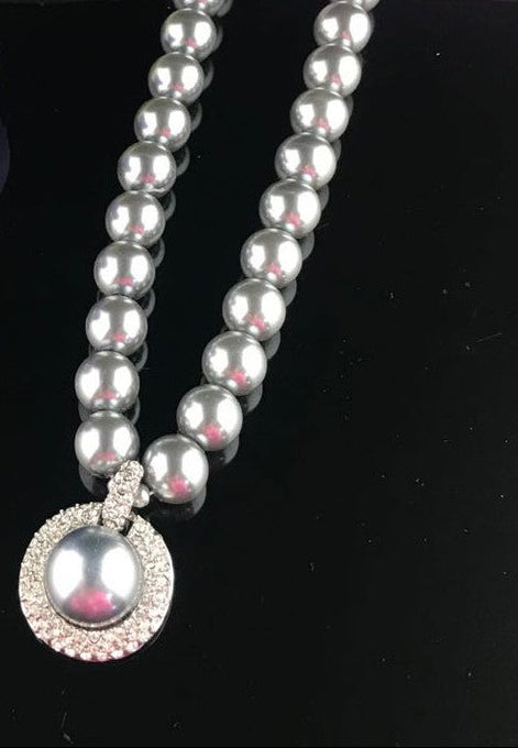 Faux Pearl Choker with Diamante Framed statement Pearl Pendant  13