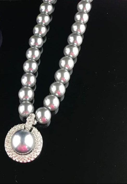 Faux Pearl Choker with Diamante Framed statement Pearl Pendant  13