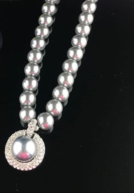 Faux Pearl Choker with Diamante Framed statement Pearl Pendant  13