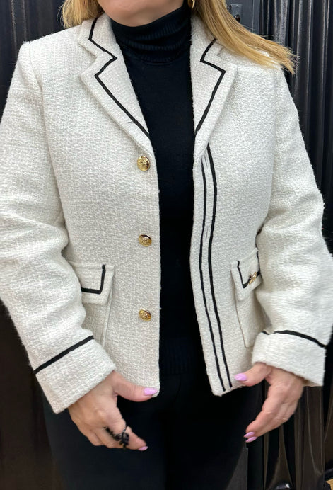 Classic Tweed Jacket with Collar and Pocket Detailing