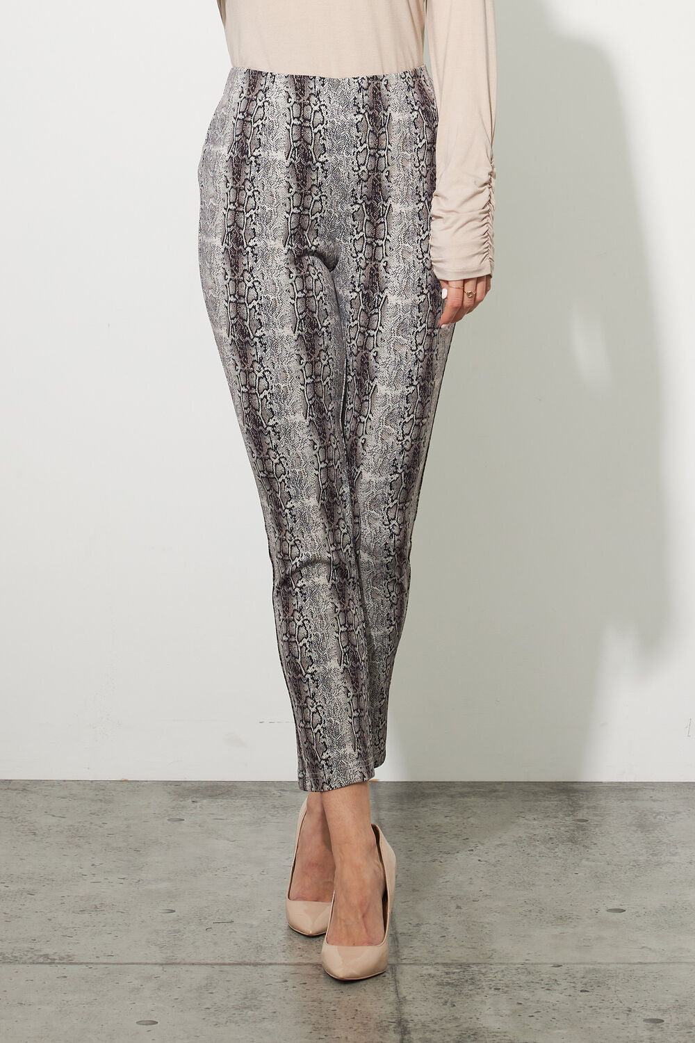 Fitted, Ankle Length Pants with Reptile Print 913